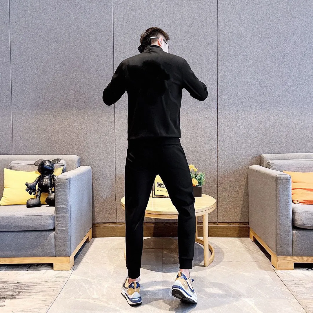 🅿️420 [LV Louis Vuitton] (Fat Man Gospel) hot-selling suit is coming. Focus on the original version of the official website. 2025 new hot-selling cardigan and sweatshirt suit. The original order is the best. 🇭🇰The meticulous work of top designers. Just for a fitting and perfect upper body effect. All-natural high-quality Roman cotton 100%, close-fitting comfort, noble and elegant! Original hardware embodies elegance and nobility! Counter size: M-5XL (maximum wear up to 220 pounds)